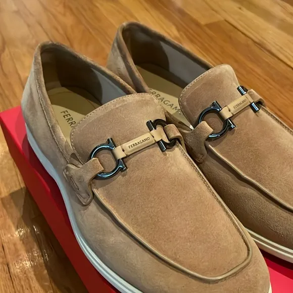 Salvatore Ferragamo Cosimo Tan Loafers with Modern Horsebit Detail Sz8.5