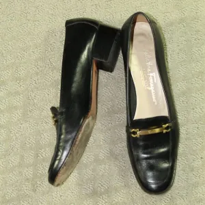 Salvatore Ferragamo Women's 8 2A Gold Horse bit Black Leather 1.5&quot; Block Heel