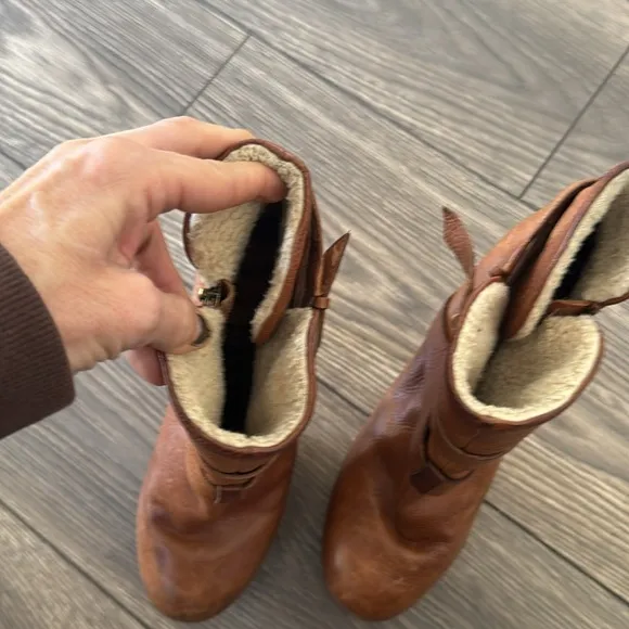 Sam Edelman Valentina 8.5 - 9 shearling ankle boots heels platform buckle brown