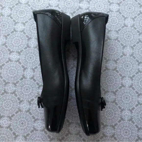 SAS black leather bow cap toe tripad orthopedic flats