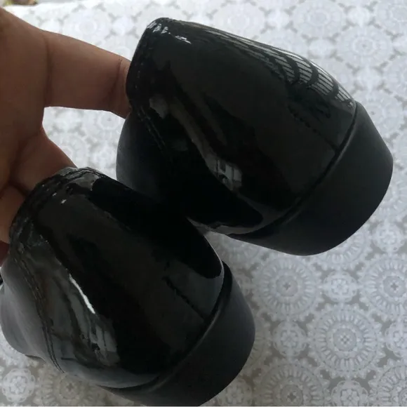 SAS black leather bow cap toe tripad orthopedic flats