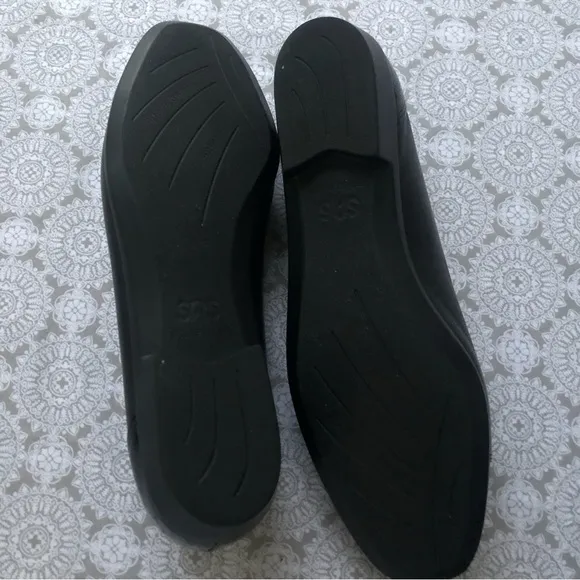 SAS black leather bow cap toe tripad orthopedic flats