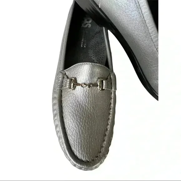 SAS METALLIC SILVER LOAFERS!! Size 8!! GREAT WORK SHOE MADE FOR COMFORT!!