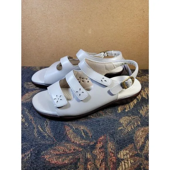 SAS Quatro White and Gold Sandals- Size 7/ 37 EU- NWT