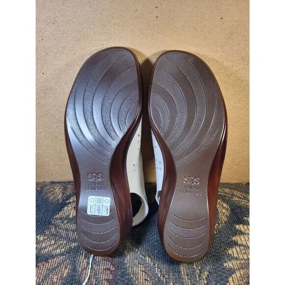SAS Quatro White and Gold Sandals- Size 7/ 37 EU- NWT