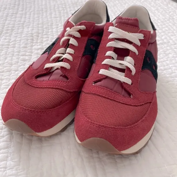 Saucony Red Suede White Laces Running Athletic Retro Sneakers Men’s Size 9