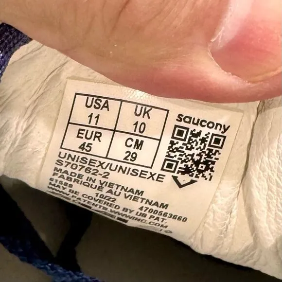 Saucony Shadow Retro Sneakers. Size 11. Navy/off white.