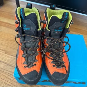 Scarpa Men's Charmoz 40.5 Mountaineering Hiking Boots