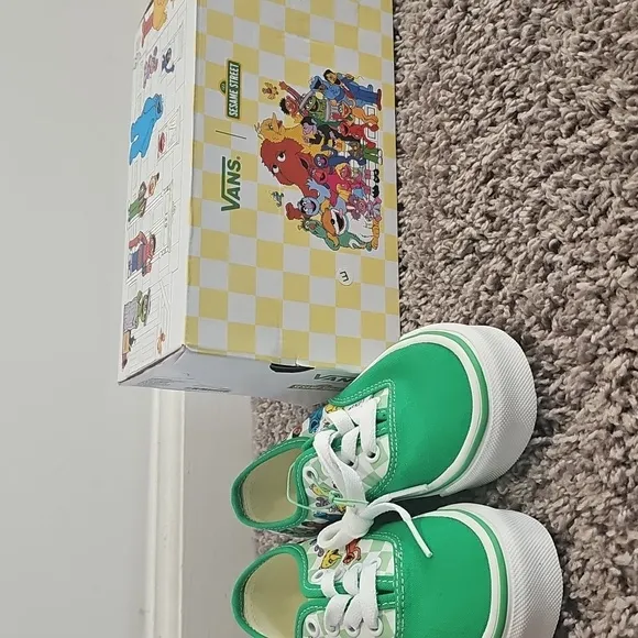 Seaseme Street Green Cartoon Print Sneakers Limited Size 13