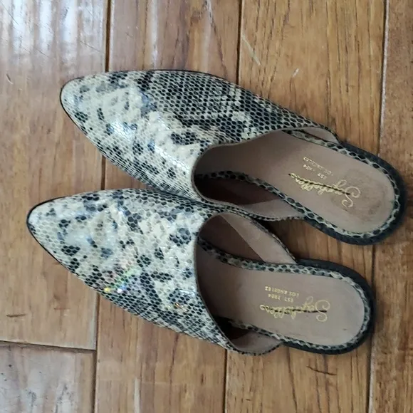 Seychelles Impersonate Pointed toe mules