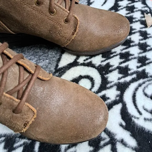 Size 7 Women UGG Zea Brown Leather Shearling Wedge Lace-Up Boots 1003360