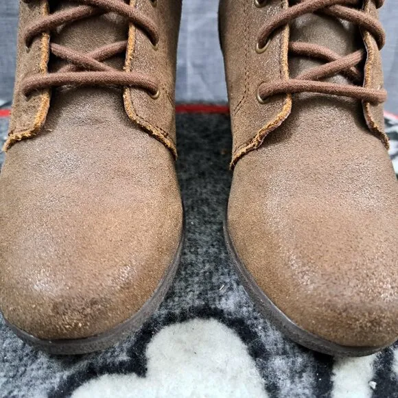 Size 7 Women UGG Zea Brown Leather Shearling Wedge Lace-Up Boots 1003360