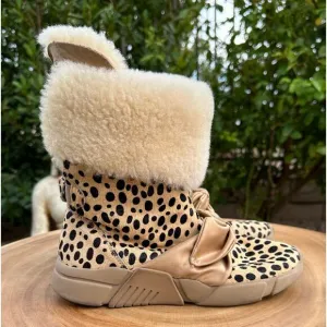 SKECHERS Mark Nason Cow Hair Shearling Leopard Print Pull On Boots Size 6