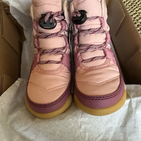 Snow boots