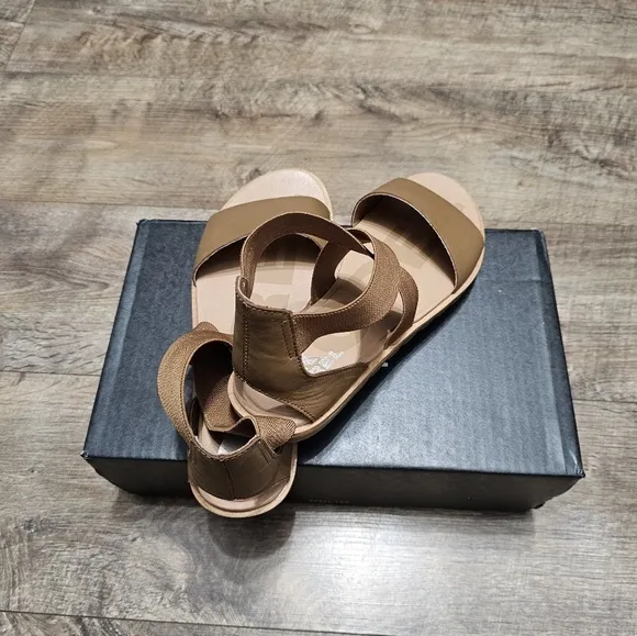 Sorel Ella  waterproof sandals lady's size 7