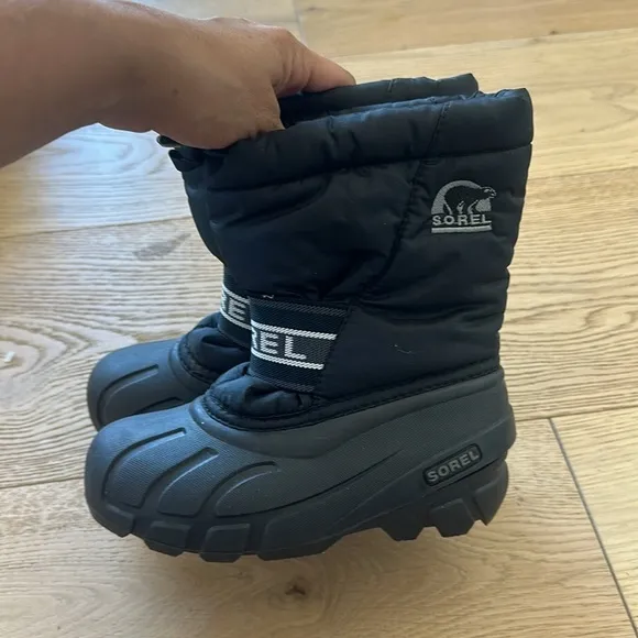 Sorel insulated snow boots  boys girls kids 12