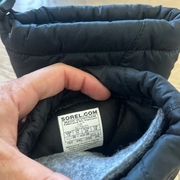 Sorel insulated snow boots  boys girls kids 12