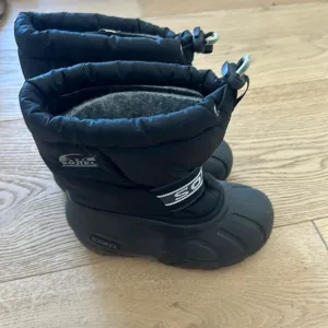 Sorel insulated snow boots  boys girls kids 12