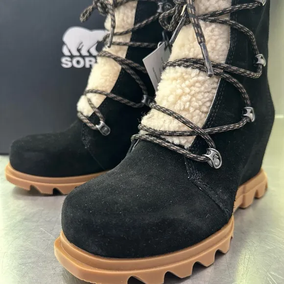 SOREL Joan of Arctic Wedge III Lace Cozy in black suede leather. New.