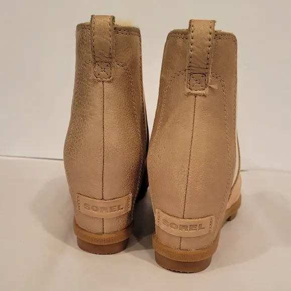 Sorel Joan of Artic Wedge Chelsea Lux boots Size 7.5 Beige Color