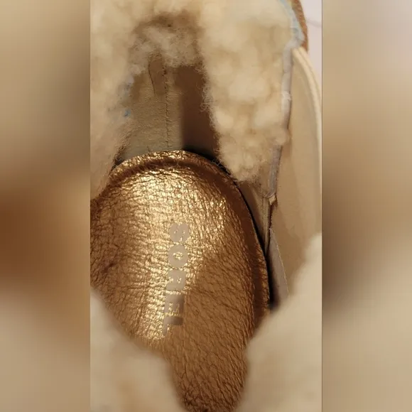 Sorel Joan of Artic Wedge Chelsea Lux boots Size 7.5 Beige Color