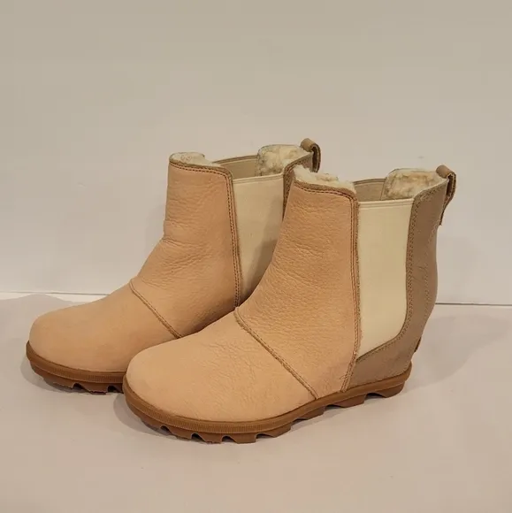Sorel Joan of Artic Wedge Chelsea Lux boots Size 7.5 Beige Color