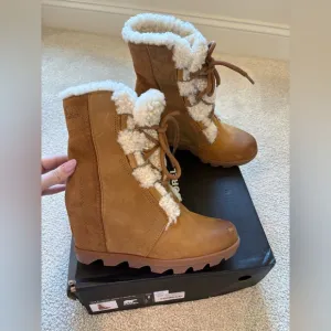 Sorel Joan of artic wedge II shearling boots in camel