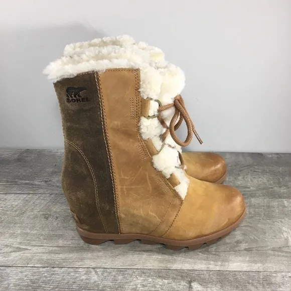Sorel NL3021 Joan of Arctic Wedge II Shearling Camel Leather Womens Boots Size 8
