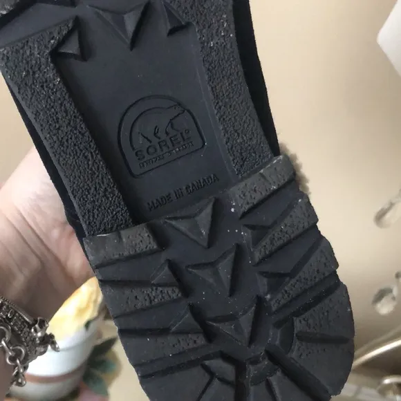 SOREL Shearling Black Leather/Suede Lace Up Boots