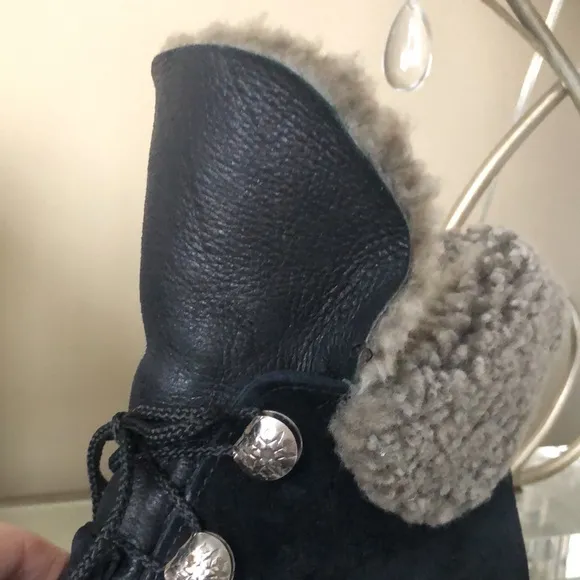 SOREL Shearling Black Leather/Suede Lace Up Boots