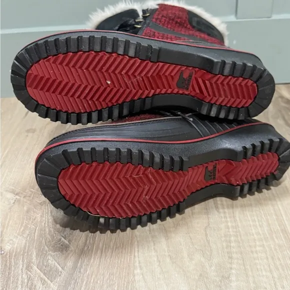 Sorel Tivoli II waterproof black and red winter snow boots women's size 9