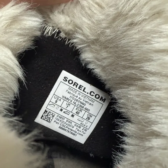 Sorel Tivoli II waterproof black and red winter snow boots women's size 9