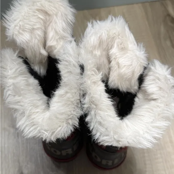 Sorel Tivoli II waterproof black and red winter snow boots women's size 9