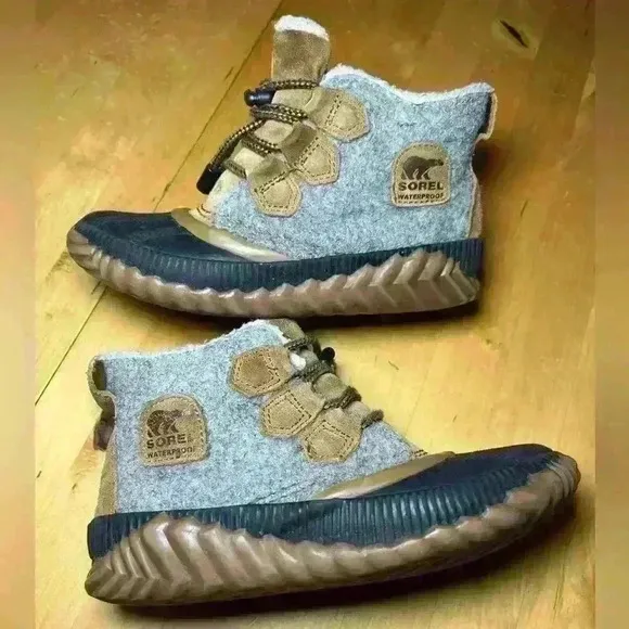 Sorel Waterproof Bungee Laces Kids Boots Sz 1