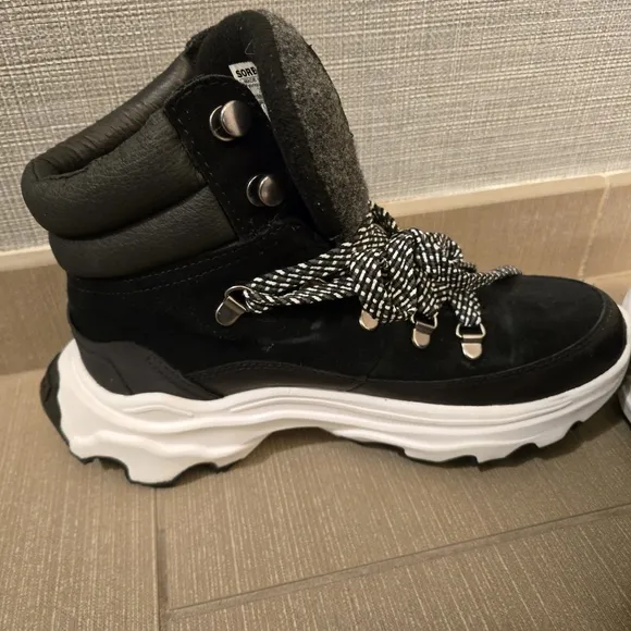 Sorel womens 8.5 kinetic breakthru waterproof bootie boots shoes