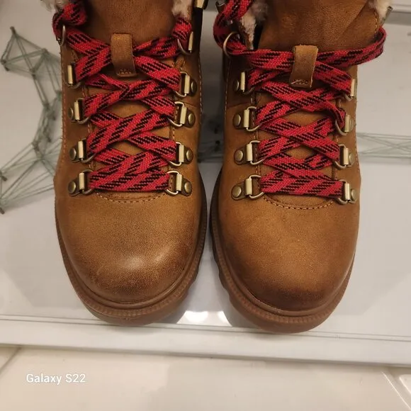 Sorel Women's &quot;Ainsley Conquest&quot; Boots. NIB. Size 5