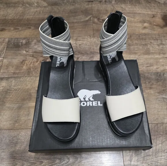Sorel Women's Black and Cream Sandals size 10