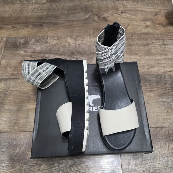 Sorel Women's Black and Cream Sandals size 10