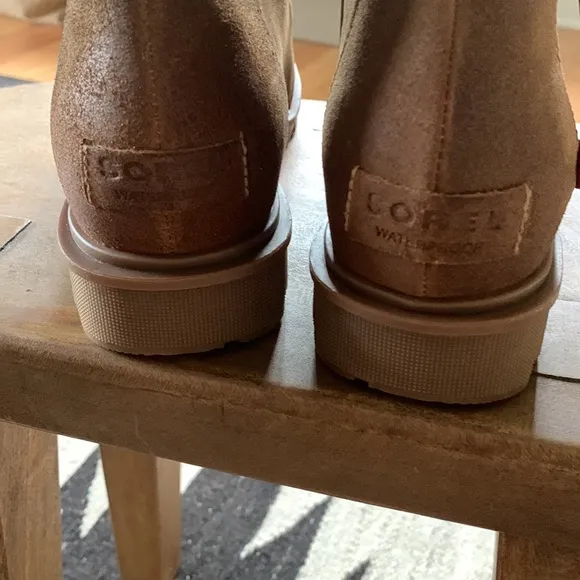 Sorel Womens  Boots. Phoenix Short Lace Cozy. Shearling, suede. Sz; 8.5. NWT