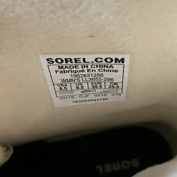 Sorel Womens  Boots. Phoenix Short Lace Cozy. Shearling, suede. Sz; 8.5. NWT
