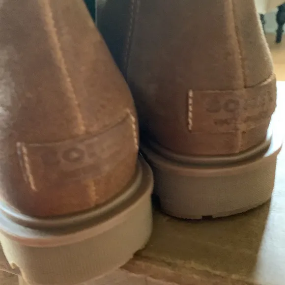 Sorel Womens  Boots. Phoenix Short Lace Cozy. Shearling, suede. Sz; 8.5. NWT