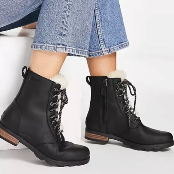 Sorel Women's Emelie Short Lace Cozy Leather Boots Black, Sz 8