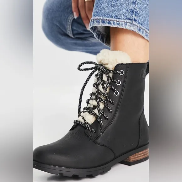 Sorel Women's Emelie Short Lace Cozy Leather Boots Black, Sz 8