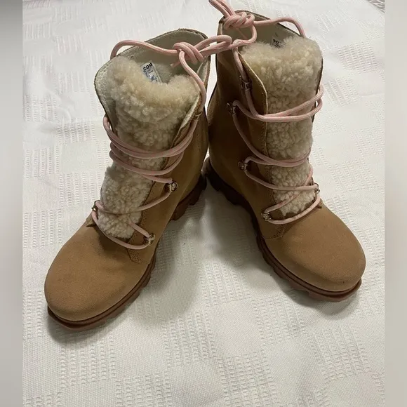 SOREL Women's Joan Of Arctic Wedge III Tawny Buff Leather Boots Sz  9