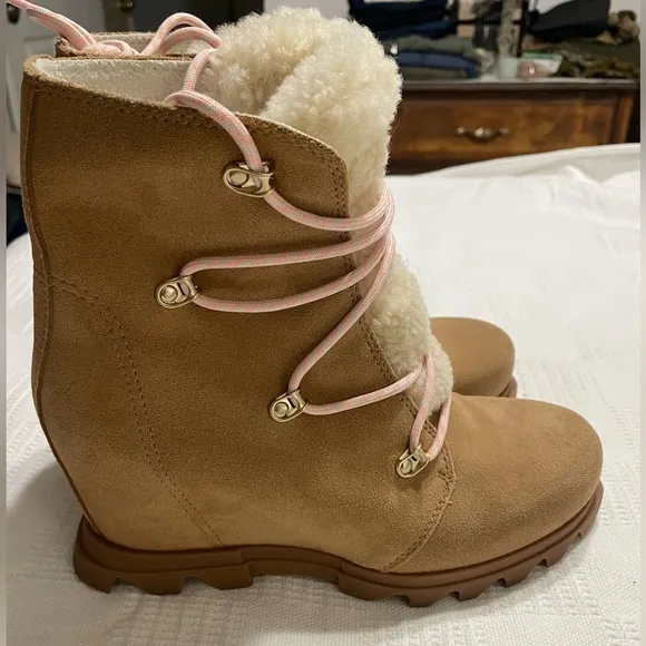 SOREL Women's Joan Of Arctic Wedge III Tawny Buff Leather Boots Sz  9