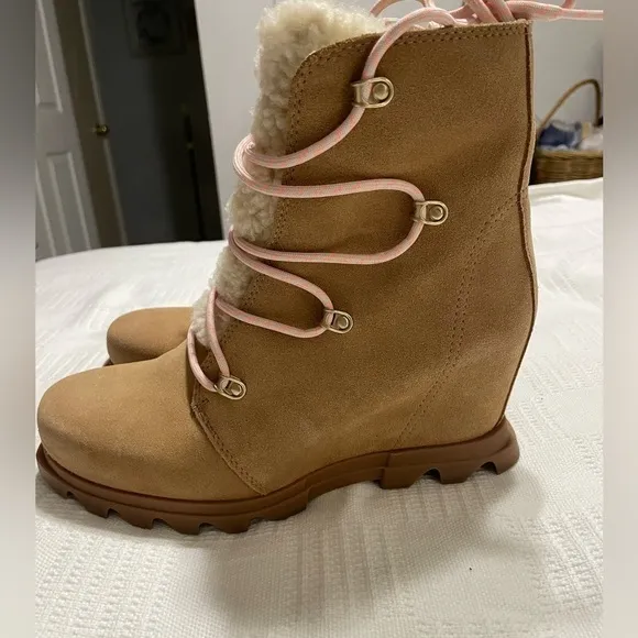 SOREL Women's Joan Of Arctic Wedge III Tawny Buff Leather Boots Sz  9