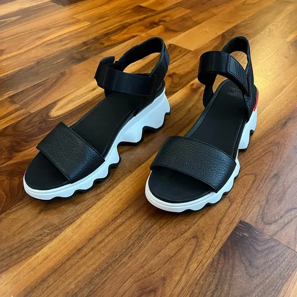 Sorel Women's Kinetic Leather Wedge Sport Sandals Size 9. 5, NEW