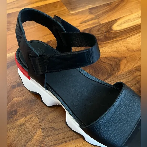 Sorel Women's Kinetic Leather Wedge Sport Sandals Size 9. 5, NEW
