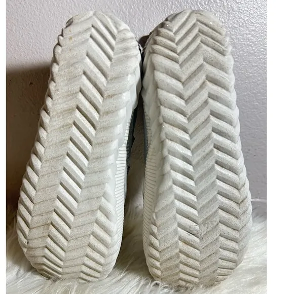 Sorel x Disney Frozen Out N About Women's Silver Boots Size 9