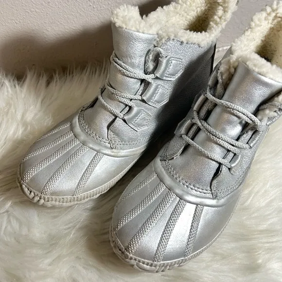 Sorel x Disney Frozen Out N About Women's Silver Boots Size 9